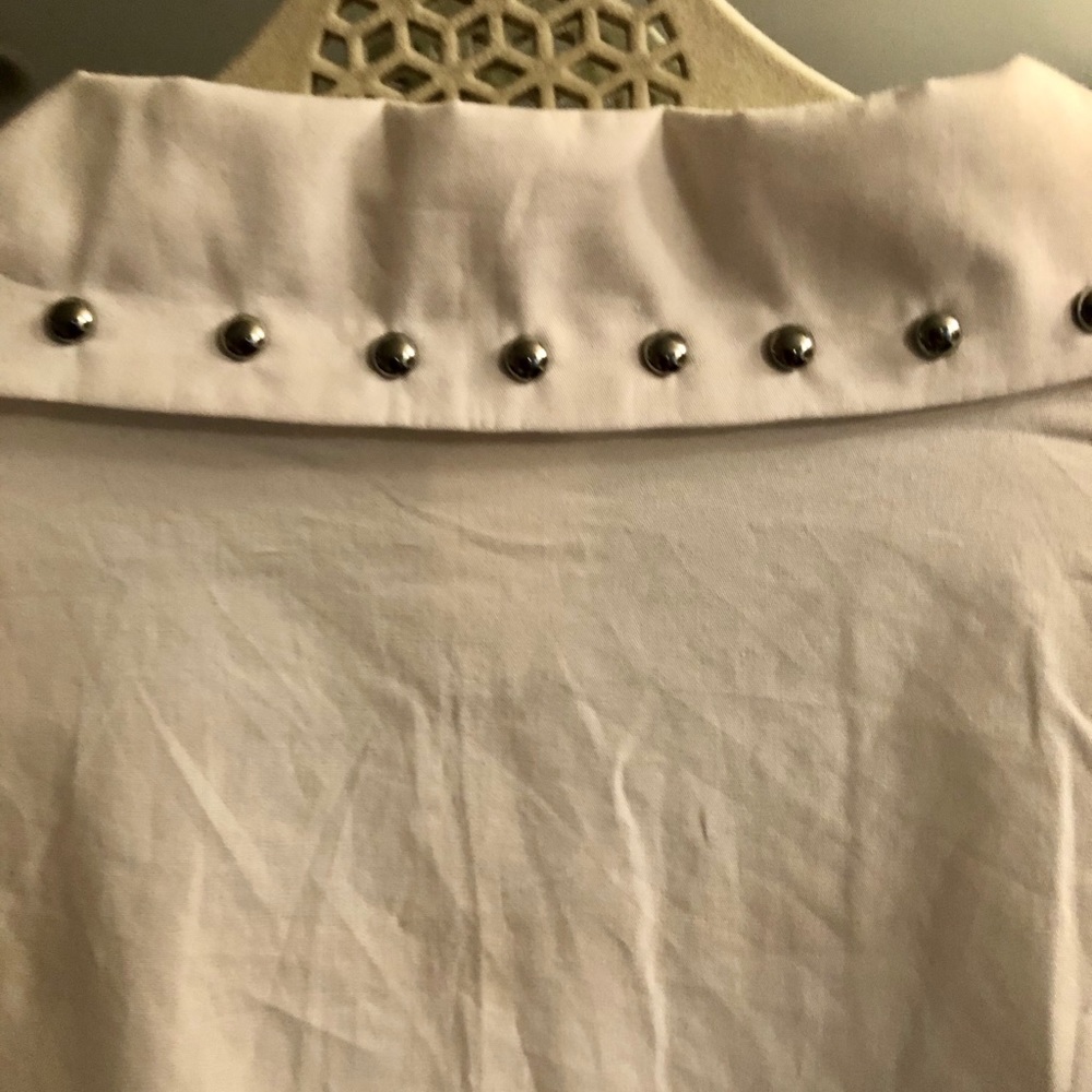 Cute and Sassy white blouse - Picture 4 of 5